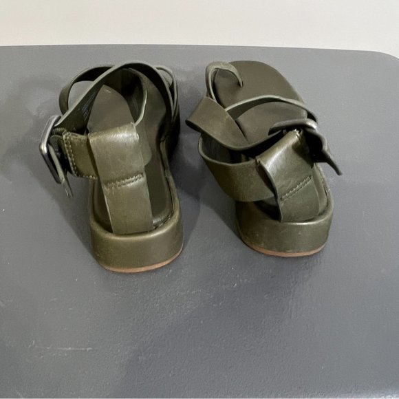 NWOT CASLON Audrina Toe Loop Sandal in Green Moss (7) - Picture 6 of 13